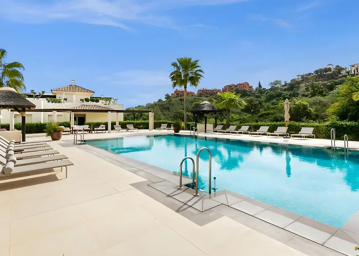 Luxury & Sunny Apartment With Breathtaking View In Marbella East